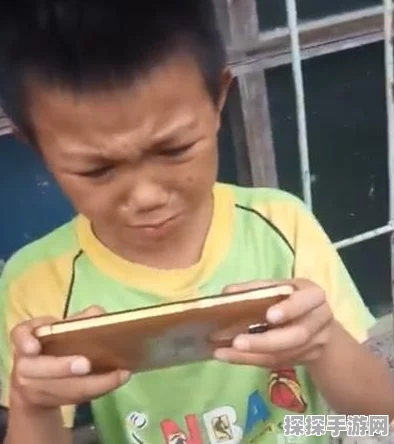 小学生游戏失控怒摔手机，家长的应对之策