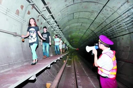 地铁逃生游戏攻略，揭秘各大地图最肥资源点