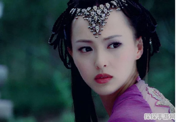 手游资讯指令，探寻唐嫣演技巅峰后的转变与手游世界的新探索